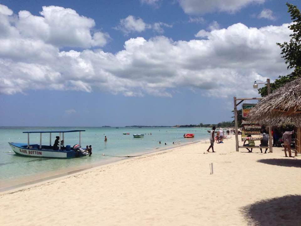 R&V Villa Negril Exterior photo